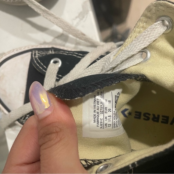 Converse - Picture 2 of 3